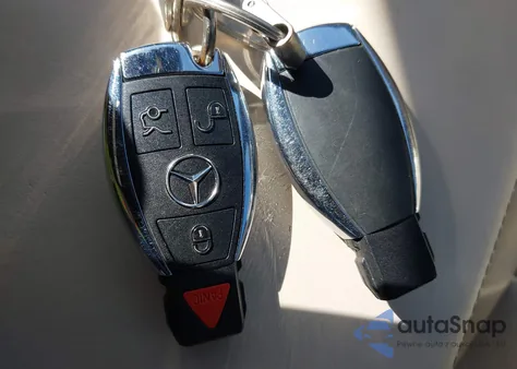 2013 Mercedes-Benz S 550 z USA, uszkodzony, nr VIN WDDNG7DB4DA516423